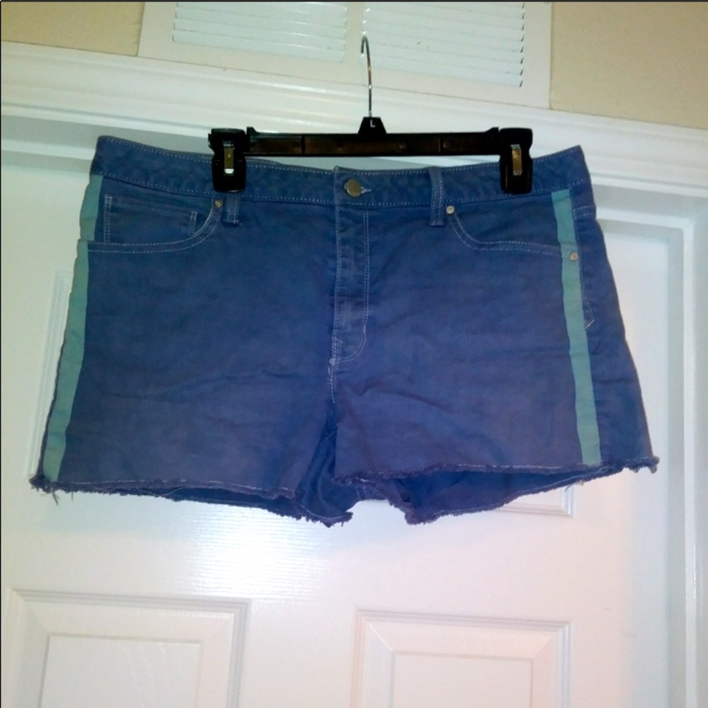 Gap slim side stripe cut off jean shorts